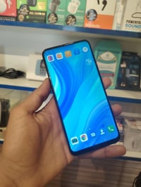 Y9s استخدام اقل الشهر كامل ملحقات مبدل ضهر فقط 125  الف 07805142539