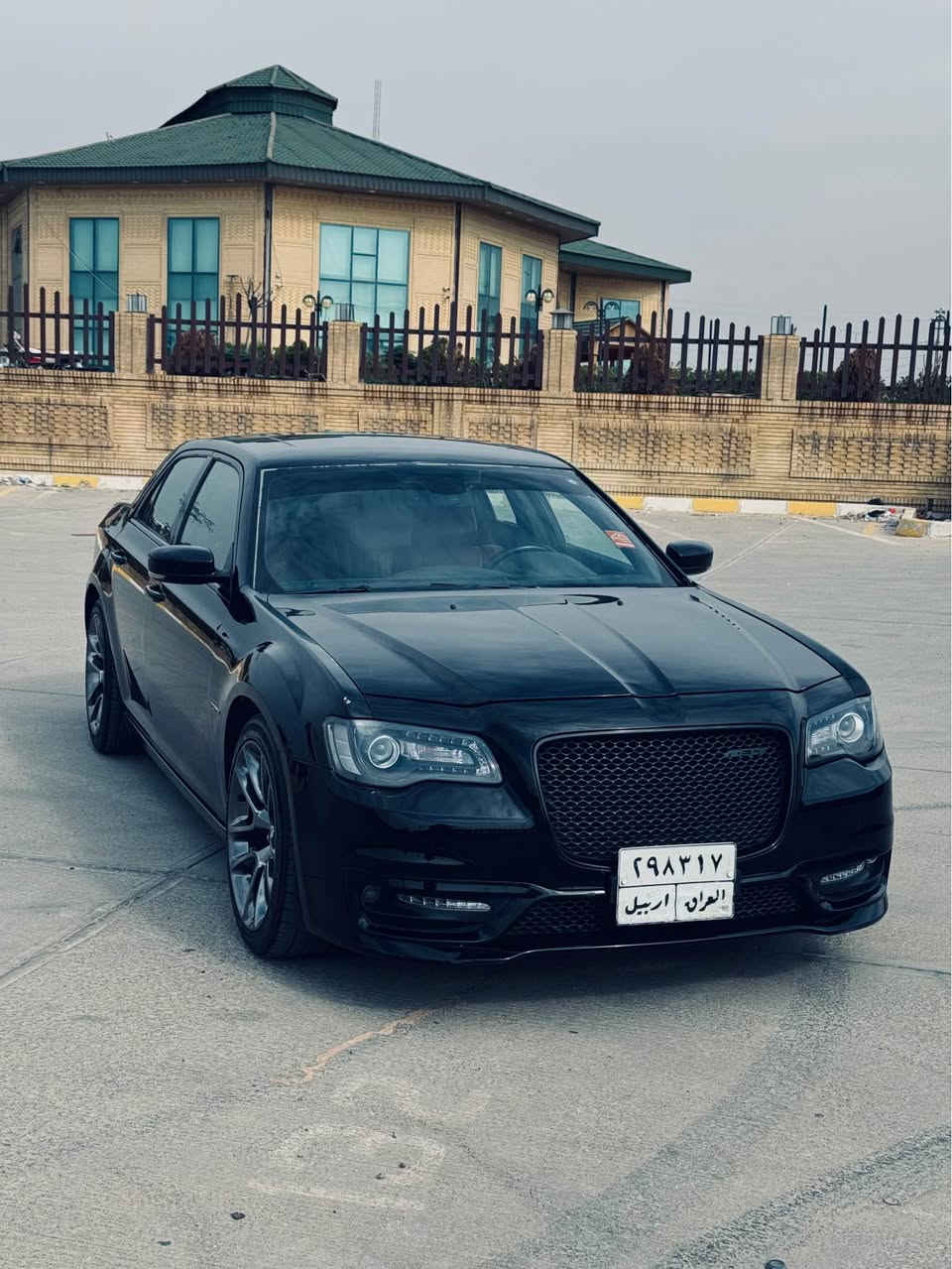 سيارة:  chrysler hemi 5.7L (اوباما )
موديل :2012 تحويل شكل على 2023
رقم : اربيل 
قوة حصان  :430 Horsepowe
سستم  صوت 
مواصفات: رادار امامي , حاسة اشارات و مراية جانبية , مراية جانبية يتحرك ويا بك ,مكان كلاص ثلاجة و هيتر , جلد كشنات لون احمر , حاسة بريك و حاسة تعديل سرعة , نظام  شاشة SRT, بانوراما, ستارة خلفية بلادي و كهربائي, نظام  مسافة بين سيارة امامي , كشنات امامي و خلفي هيتر , سكان هيتر و شفتات مالكير , حاسة فلجات  امامي ويا مطر و سرعة مطر , بصمة شغال من بعيد و بياه مواصفات اكثر 

جاملغ امامي طرف سايق بغ و بدون ظربة و هاي سيارة مال شركة مو وارد كندي او دبي 

العنوان: كركوك 
رقم موبايل : *********** كركوك, العراق
