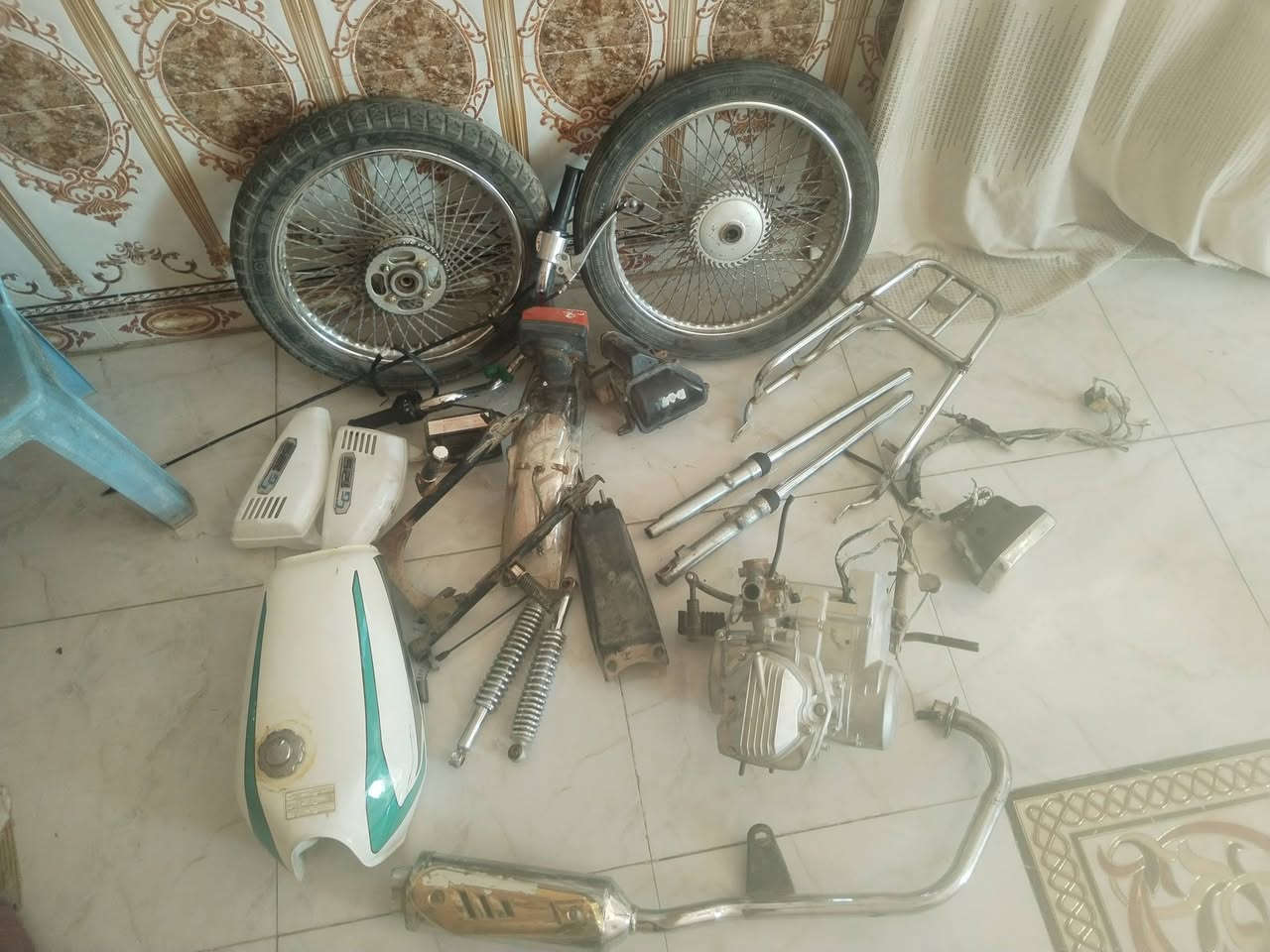 غراض دراجه للبيع *********** وتساب ماسنجر اتصال موجود كلمن وسعره وبيع شلع مكينه كفاله 21
