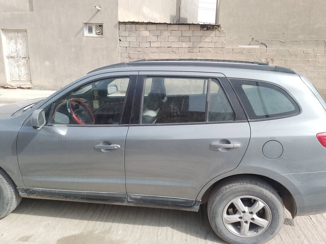 السلام عليكم سيارة سنتافي أمريكي موديل 2008 محرك 6 كير ومحرك مكفول تبريد حادث باب سايق بامريكا وصبغ حزام اثر جراد رقم بغداد نكليزي بسمي امراوس أو بيع 110وبيها مجال واسط الصويرة رقمي ***********
