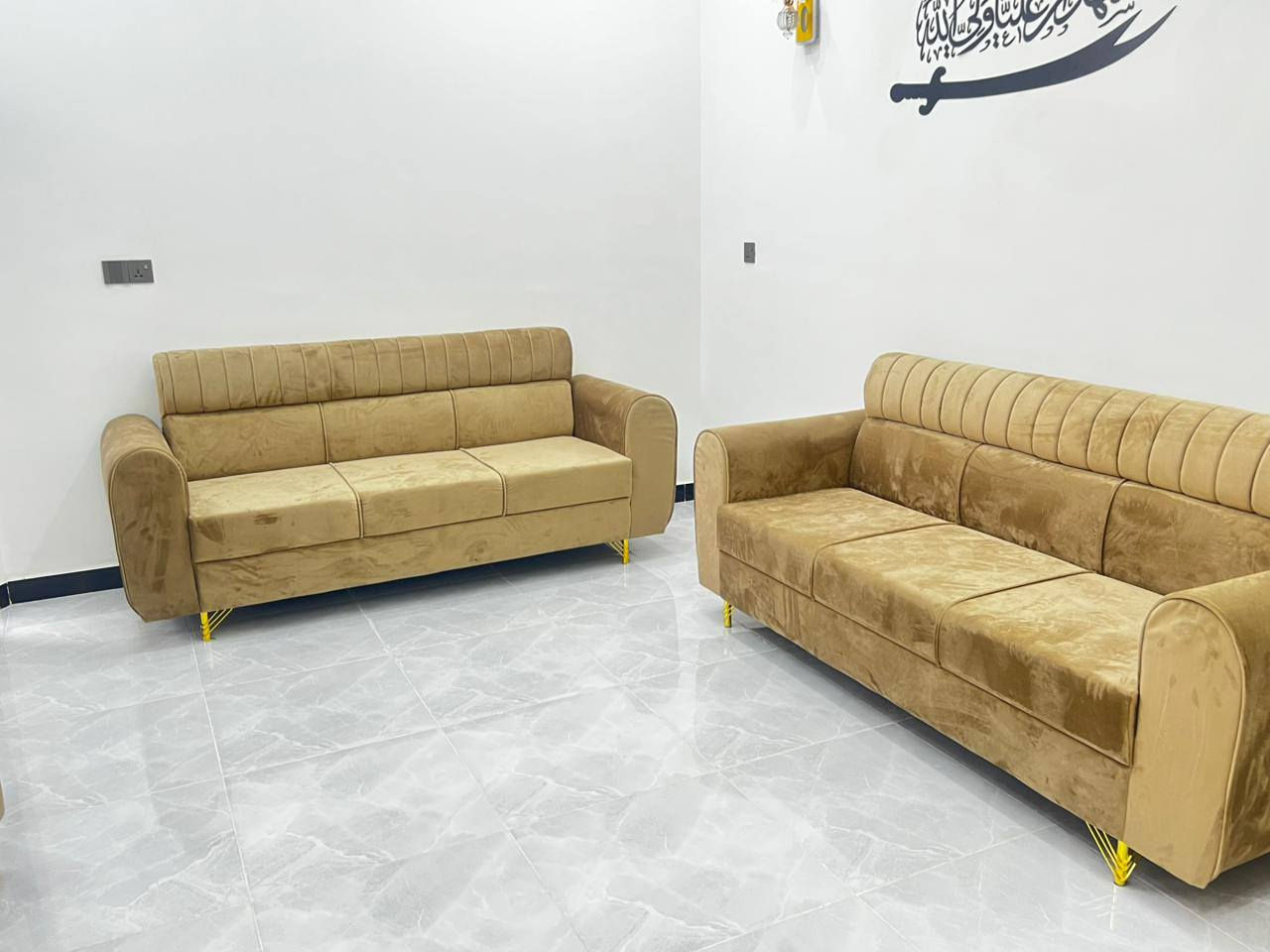 كل ماهوه جديده من معمل الشمري للديوان والتخم  🙏يقدم لكم ديوان حسب الطلب 👍🏿مواصفات الديوان 😘بلوك اسود 👍🏿خشب جام 🎛اقماش تركي الاسفنج مميز اول  حسب طلب الزبون 🤝من حقك الزبون يجي يشوف الهيكل  الديوان قبل التنجيد ☀️ اليوم سوينه خصم بسعر المتر. يعني صار سعر المتر110الف  مع ظمان خمس سنوات 🤜
مع هديه  طبله وسط الديوان 👊
كما لدينا كادر متخصص لقياس الديوان ✍️
الاتصال عله رقم التالي  ***********
