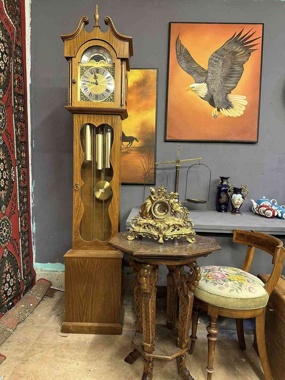 ساعة عامودية قديمة  إنتاج ١٩٦٠ قياسها ٢١٠ نغمة بيك بن 
واتساب (***********)

