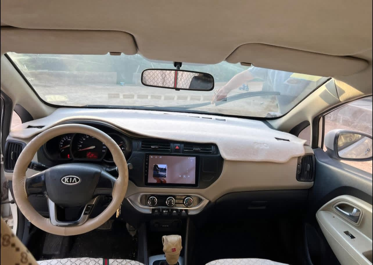 كيا ريو 2013 خليجي محرك 1600 قطرتين بيهه جاملغ عكس السايق امامي وخلفي بدون عابر السعر 88  مكان سماوه المركز    ***********
