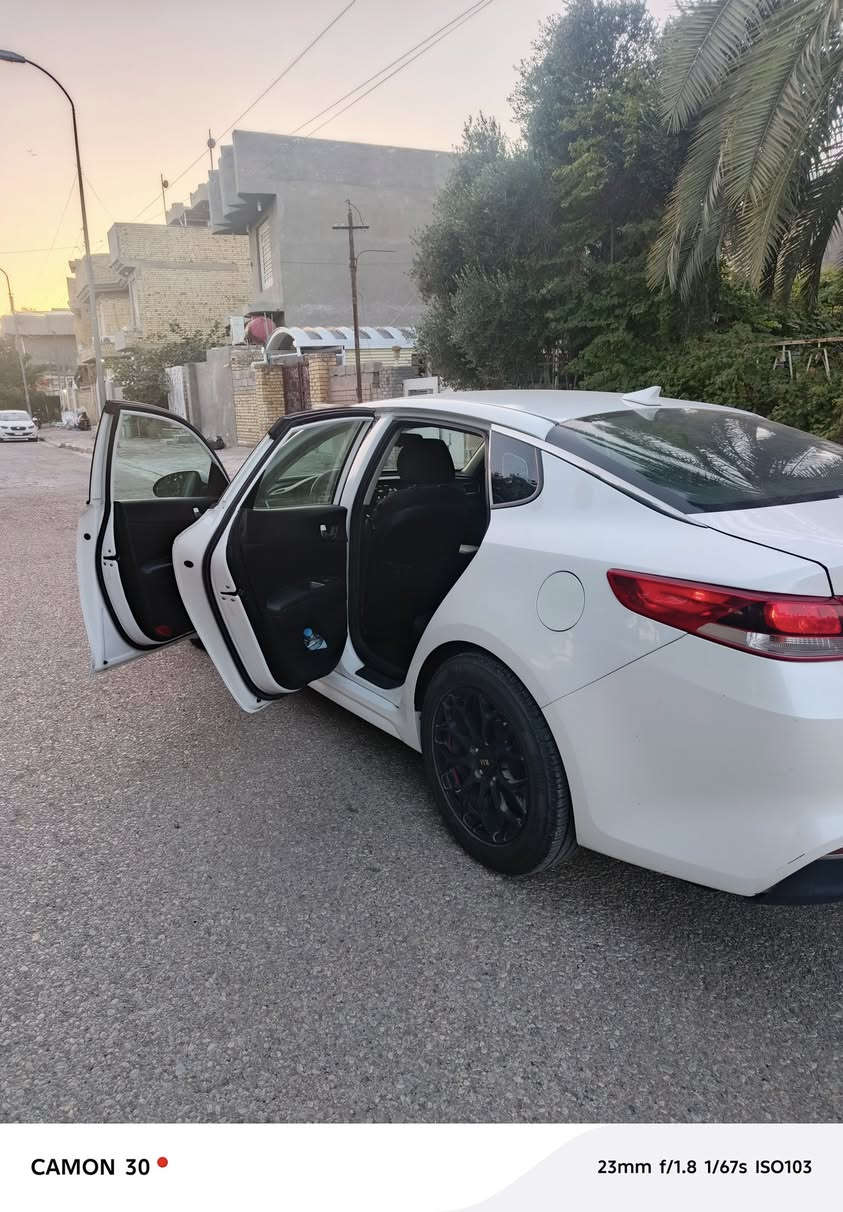 ‏سلام عليكم
‏كيا اوبتيما للبيع فقط 
‏موديل 2018 
‏لون أبيض 
‏وارد أمريكي حادث جاملغ وطرف البنيد
‏بدون ايرباك
‏مواصفات كشن كهرباء مخمل 
‏حساس كامرة
‏دبل ايرباك
‏تحكم مقود 
‏بيه مواصفات لكن مو فول 
‏مكينة جي دي أي GDI
‏تخم تاير جديد 
‏جديدة السيارة ماشية 1 10 ميل 
‏رقم واسط ألماني سنوية نافذه قبل شهرين 
‏السعر 124 ورقه وبيه مجال 
‏مكان السيارة مركز الكوت 
‏للاتصال على الرقم ***********
‏
