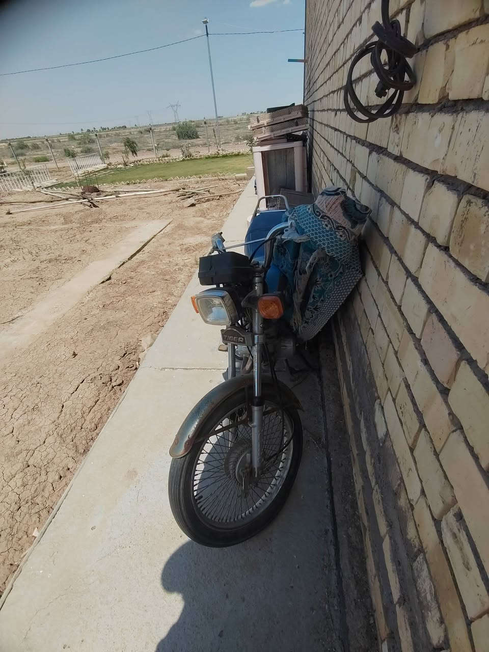 للبيع  200
مكينه مفتوحه
ولگير عطلان ابيعها عله وضعها
فحم يعني  اوراق موجوده
***********

