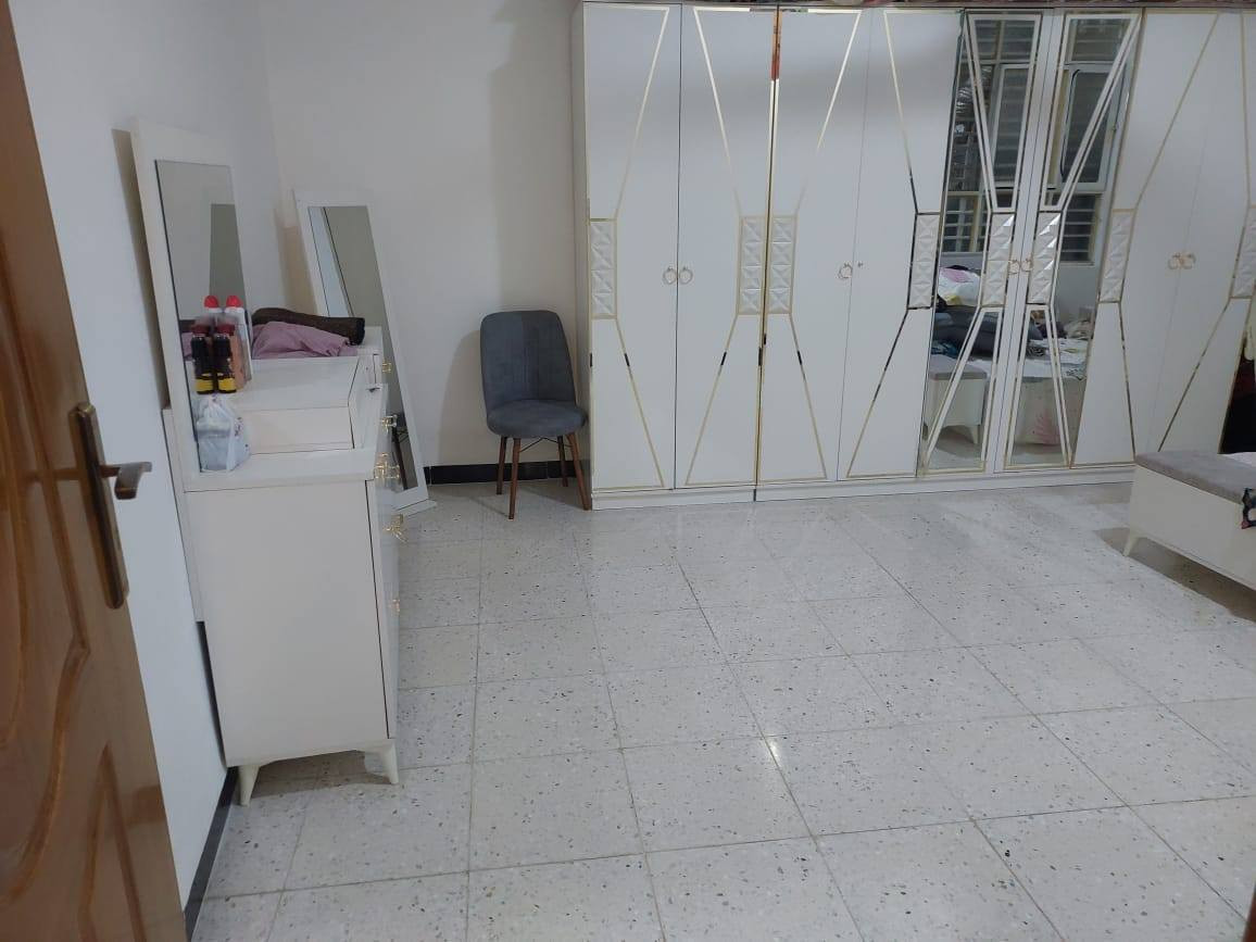 للبيع 《فرصه سكنيه استثماريه 》
السلام عليكم  
تم توفير بيت   طابو  صرف 
المساحه      :  125متر 
واجهيه.      :  7.5 متر 
صنف العقار : طابو صرف 
الخدمات.    : خدمات كامله   《 ماء وكهرباء  تبليط  》
المحتويات  : غرفه طابق ارضي + غرفتين طابق اول +استقبال +هول + مجمع صحيات عدد ٣
#الموقع. .  : بابل / سيف سعد/فرع مدرسه الشهيد نزهان الجبوري.
#ملاحظه.  : مطلوب اسكان 40 مليون ينزل من السعر 
#السعر.      : 160مليون .
#ملاحظه.  : خدمات متوفره ماء كهرباء تبليط   (الشراي الحقيقي اتصل وبخدمتك)
للاستفسار الاتصال على الرقم التالي:
*********** اتصال + واتساب
 #بابل_الحله_ورديه_خارج
