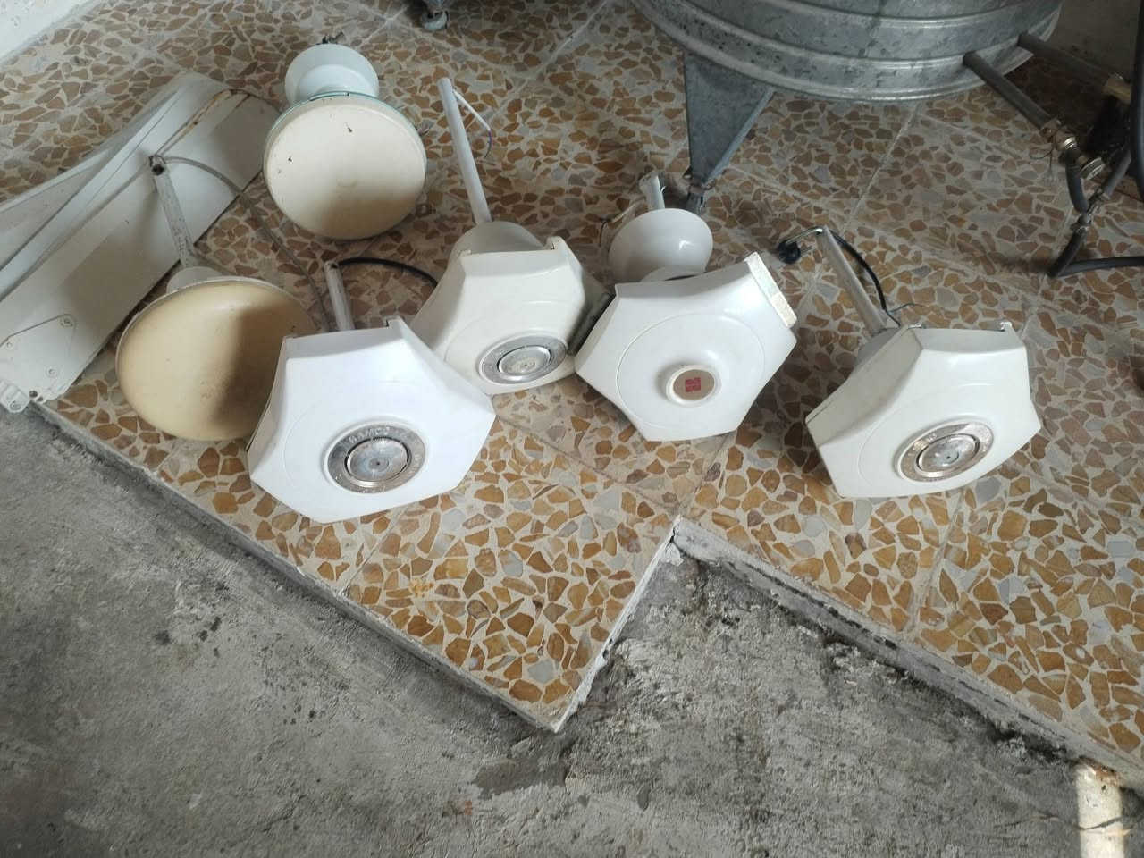 بانكات للبيع رامكو اصلي 3 قطع  وقطعه نشنال وقطعتين ساينو سعر الوحده 20 شاري اتصل ***********
***********
