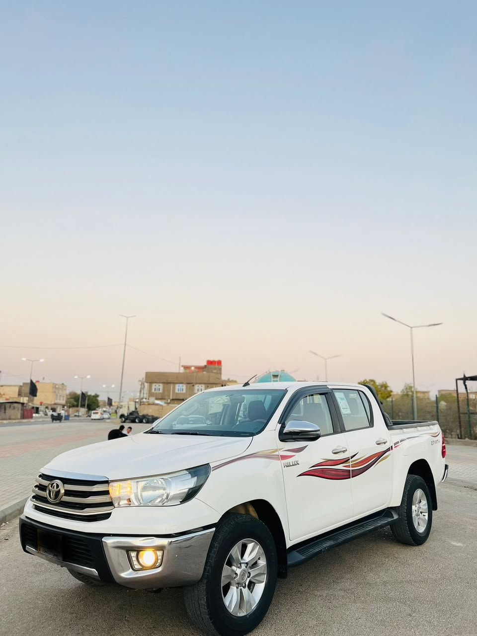 السلام عليكم للبيع بيكم تيوتا هايلوكس مديل 2020كويتي الساير فول اوتماتيك رقم مثنى انكليزي جاهزه السياره مكينه كير حداديه تبريد تخم تاير ما ناقصه برغي سياره فول موصفات سنويه جديده لل29مكفوله كفاله عامه بيه فقط بارد بصيط محدد السعر 249وبيه مجال لاستفسار ***********او ‭0785 047 5461‬
