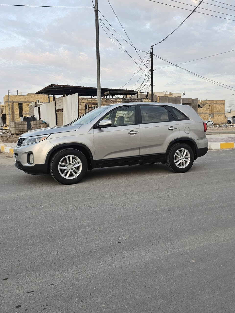 *********** كيا سورنتو  2015  وارد أمريكي كفاله عامه ضربه وتبديل وصبغ حادثه تقرير وعندي اكثر من سونار  موجود بالمنشور رقمه ذي قار نكليزي داخله هزه شاشه كامره مكينه 4 سلندر 5 راكب ماشيه 120 سياره جديده سعره 149  وبيه مجال بسيط أجد
