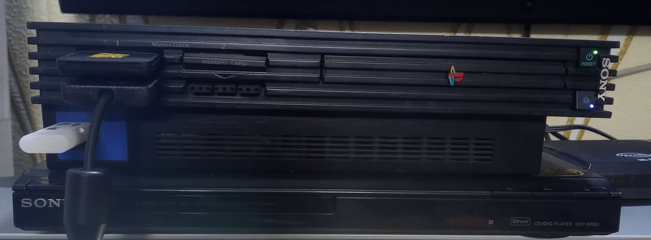 بلي 2 كامل ملحقات فلاش بي 29 لعبه جوستك واحده وفيشه وواير السعر 40 قفل بغداد الامين ماعندي توصيل ***********
