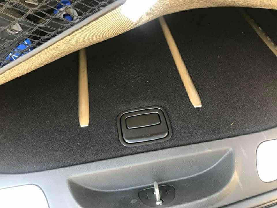 سلام وعليكم جيب 15 لمتد فول مواصفات بدون جكات مكفوله كفالة عامه ماشيه 66 فقط مكفوله من صبغ وبارد
 وشخوط ورصعات رقم بغداد جديد سنويه بسمي لحد 31 
مكان السياره ديالي قضاء جلولاء 
***********
***********
255 سعرها
