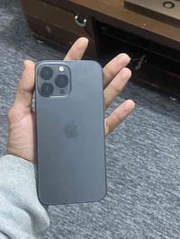 ١٣ برو ماكس مكفول من الشخط فقط شاشه مبدل بطاريه ٩٢ وين ميعجبك تفحص ذاك...