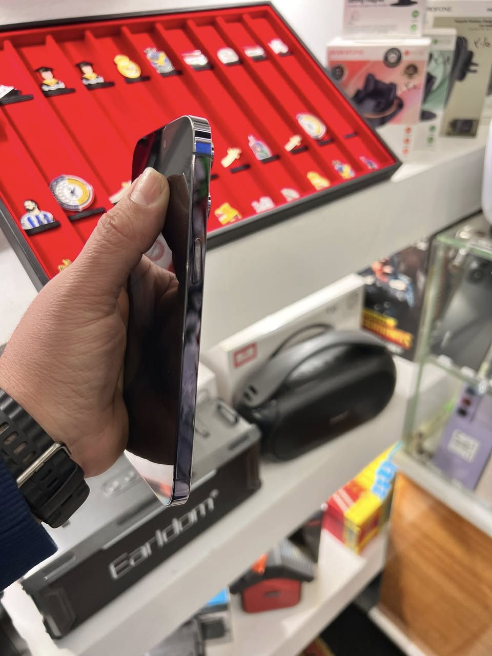 سلام عليكم
14 برو ماكس 
اللون المميز  بنفسجي
شرق اوسط ماستر 
حته الكارتونه موجوده
ذاكره 256
بطاريه 84
جهاز كلش نظيف شخط واحد مابيه 
سعره950

بغداد حي العامل 
***********
