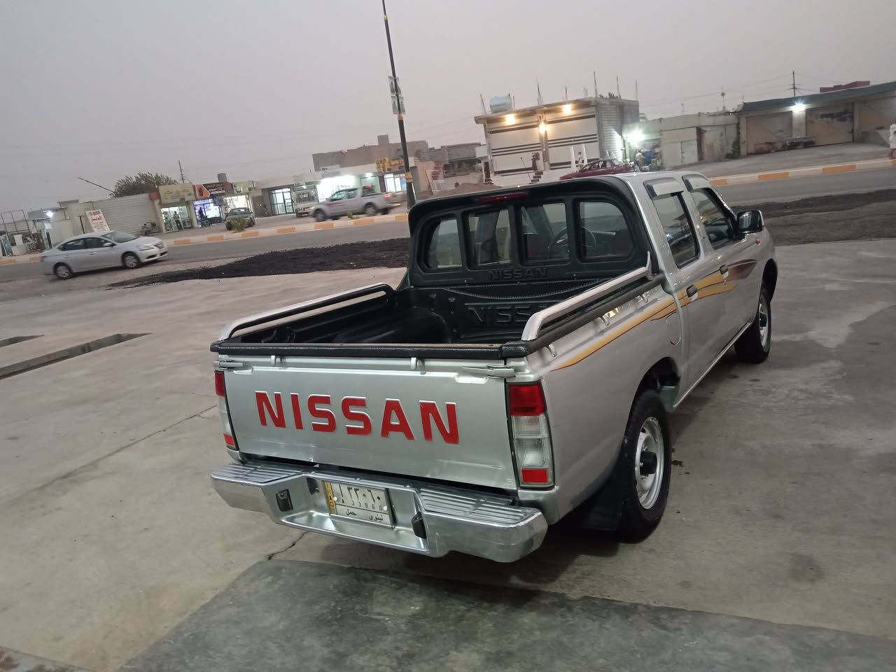 السلام عليكم ورحمة الله وبركاته نيسان بيكم دبل موديل 2009علاوضع الشركه بيه شقلات بصيطه الجاملق الأمامي اليمين بيه شبرتعديل مكينه شركه مامفتوحه رقم نينوى بسمي انكليزي شرط التحويل المكان صلاح الدين الشرقاط العيثه وهاذه رقمي ***********السعر145وهلابشرايه
