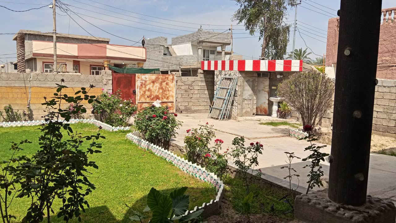دار للبيع في ديالى  منطقة  الحديد  دربونه العبيد مساحه  575 متر  سند 25 طابو زراعي  واجهيه لبيت 12 ونص ونزال 47  السعر  135 بي مجال الطيبين رقم الهاتف  *********** تحياتي للجميع❤
