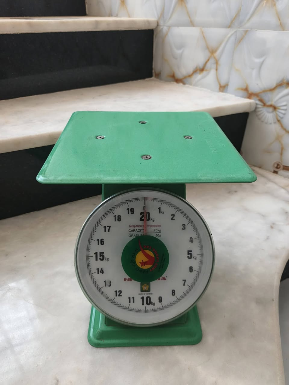 مكينه خياطه ياباني هيه وميزة كامله كبل تخيط بيه ميزه ناعم وخشن خياطة شرط جديد سعر175 بيه مجال ميزان الأصلي  جديد 40الف كيبل كهرباء كماء موضح بالصور 25 متر 30 ألف ثلاجه عوزه غاز قيم وخذ اساعدك بيه لئن راح تشرب منه ماي بيه ثواب  الاتصال على الرقم ***********

