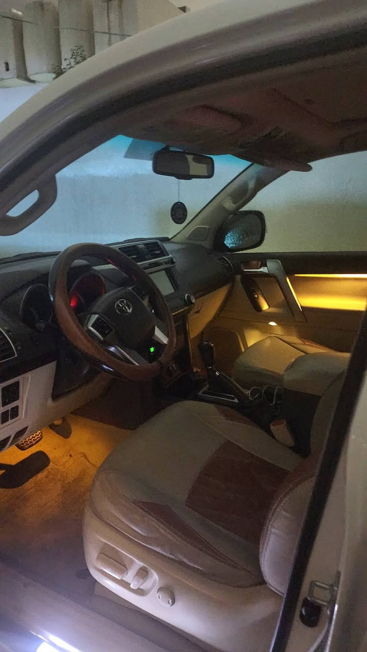 السلام عليكم
للبيع فقط برادو 2014
خليجي
٦ سلندر 4.0
مواصفات VX فول
ماشيه ١٣١ الف حقيقي
ضررها الصندوك تعديل بارد والاطار الي بالصندوك مبدل 
وتعديل بارد الجاملغ الامامي الايمن وتكحيل بسيط 
عداهن السيارة كامله ونظيفة شرط وفول مواصفات 

المواصفات : 

. تشغيل بصمة 

. بصمة دخول 

. حساسات امامي خلفي 

. كاميرا خلفية 

. تبريد وتسخين مقاعد امامية 

. كشنات جلد 

. مري كهربائية تنطوي 

. سقف سلايد 

. تحكم ستيرن 

. اضوية داخلية بالابواب 

. ثلاجة 

. الكشنات الامامية كهرباء 

. كشنات الصف الثالث هم كهربائية 

. تبريد منفصل 

. تبريد حتى للكشنات الصف الثالث هم موجود
. بعد بيها مواصفات

السعر ٣١٥ وعليها غرامة ١٢ ورقة تنزل من السعر عدا الغرامة مجال بسيط موجود للشراي يتدلل  
بيع فقط بدون مراوس 

السيارة رقمها دهوك
و المكان زاخو 

موجود واتس اب 
***********
