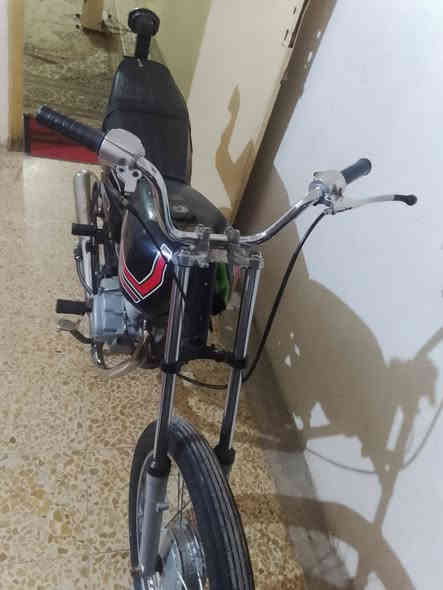 السلام عليكم دراجه اربعه قير نظيفه كلك مكاني ديوانيه*********** سعر 400
