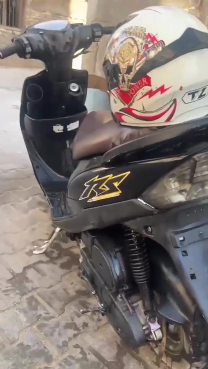 سلام عليكم دراجه ماكس عدله البيع الدراجه نقصه بس كابريته تكطع يحتاجله ترتيب بل كهربائيات الدراجه شلعه ومعدل مكينه ناعمه لا تبخير لا تنقيص السعر 500وبيه مجال حك الجيه المكان البصرة التنومه جوا الجسر لايطالي ***********
