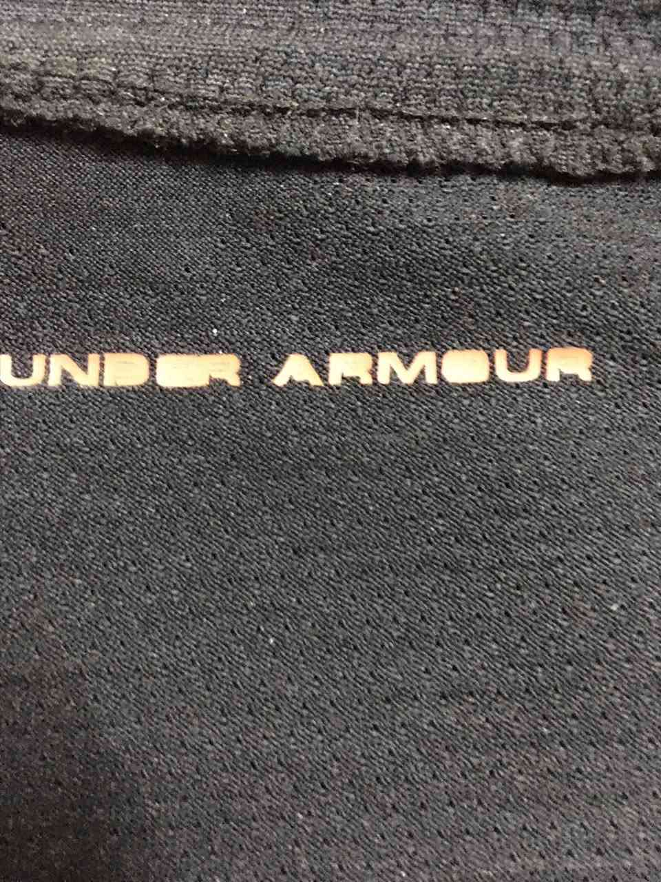 ماركه عالميه 
من اندر ارمر 
قطعه اصليه 
تيشرت باله 
خامه ستن رياضي 
نظافه ميه بلميه 
قياس -- L -- تلبس -- XL -- 
العنوان بغداد الجديده 
للحجز على الخاص واتساب ***********
يتوفر توصيل من شمال الي جنوب العراق
