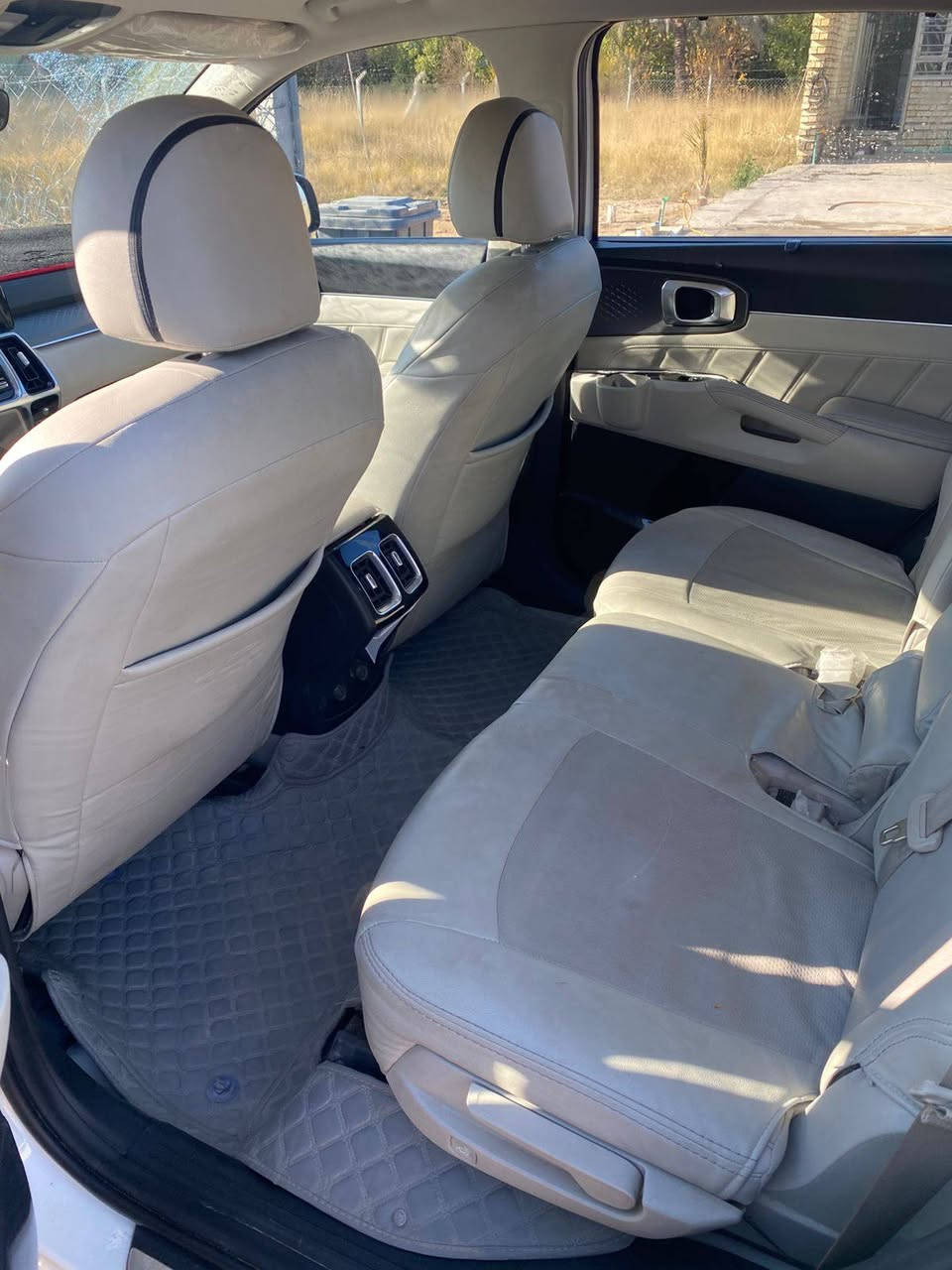 سورنتو 2022
خليجي رقم بغداد بأسمي
السياره نضيفه جداً 
شاشه
3 قطع تبريد
جلد كشنات وارضيه
كير ماوس
بردات اصليه
ماشيه62الف
تخم تاير جديد
حداديه جديده
السياره مناقصها اي شي
بيها بارد بالباب جهة السايق وبيها PDR اثر حالوب
بدون صبغ
مكان السيارة قرب جزيرة بغداد السياحيه

السعر 260 وبيا مجال 

📞***********
