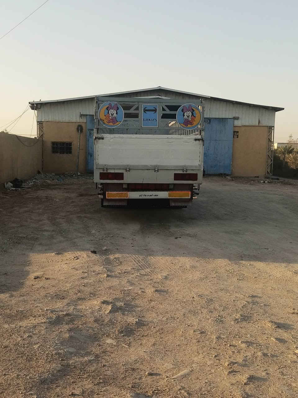 سلام عليكم هينو أنكر للبيع طول سبع وربع بلاد  سياره جازه وجديده معنه الكلمه مكينه وكير وكسن وحداديه وتخم تأير رقم بصره سنويه التسعه وعشرين مكان سياره ذي قار سعر330وبيه مجال لشراي الاستفسار نتصل ع رقم ***********
