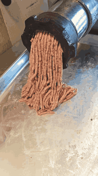 العنوان: إعلان هام (جداً) لسكان الملحانية: "انتهى زمن العضّ.. وبدأ زمن الذوبان!" 🥩😂
يا أهلنا الطيبين بالملحانية، نعلن لكم عن افتتاح [لحوم ومشويات ما شاء الله]. إحنا ما نبيع مجرد لحم، إحنا نبيع "راحة بال" ومذاق يخليك تنسى اسمك!
​ليش تشتري منا؟
​طلي هرفي: لا هو "شايب" ولا هو "عنودي"، لحم ناعم ومربى على الغالي، يذوب بالحلگ قبل ما يوصل للمعدة. 🐑
​عجل عراقي خالص: ذبح اليوم، مو من وراء البحار! يعني لحم أحمر يسر الناظرين. 🐂
​دجاجنا "مؤمن": مذبوح حسب الشريعة الإسلامية 100%، يعني تاكل وأنت مطمن وضميرك مرتاح. 🐓
​🍴 قسم "الدلع" (الأكل الجاهز):
​إذا كنت مستعجل أو "عاجز" عن الطبخ، قسم الشواء عدنا جاهز يتدلل:
​كباب وتكة: الريحة توصل لنهاية الشارع، والطعم يخليك تطلب "نفر" ثاني وأنت بعدك بالأول.
​لفات عالسريع: لفة تترس العين والگلب.
​الباجة (أم العظم): هاي مخصصة لأصحاب الفخامة، باجة "نظيفة" تخليك تنام للظهر من كثر الراحة! 🥣
​🤝 وعدنا لكم:
​نلتزم بأعلى معايير النظافة (أكثر من عيادات الأسنان!) وبالشريعة الإسلامية في كل قطرة دم.
​📍 الموقع: الملحانية - [محلات فلس ونص . حسينية سيد الشهداء والتكيه]
📞 للحجز أو "الفزعة" (التواصل): [*********** أو ***********]
​ملاحظة: يرجى عدم قراءة المنشور وأنت جوعان، المحل غير مسؤول عن حالات الإغماء من الريحة! 😉
