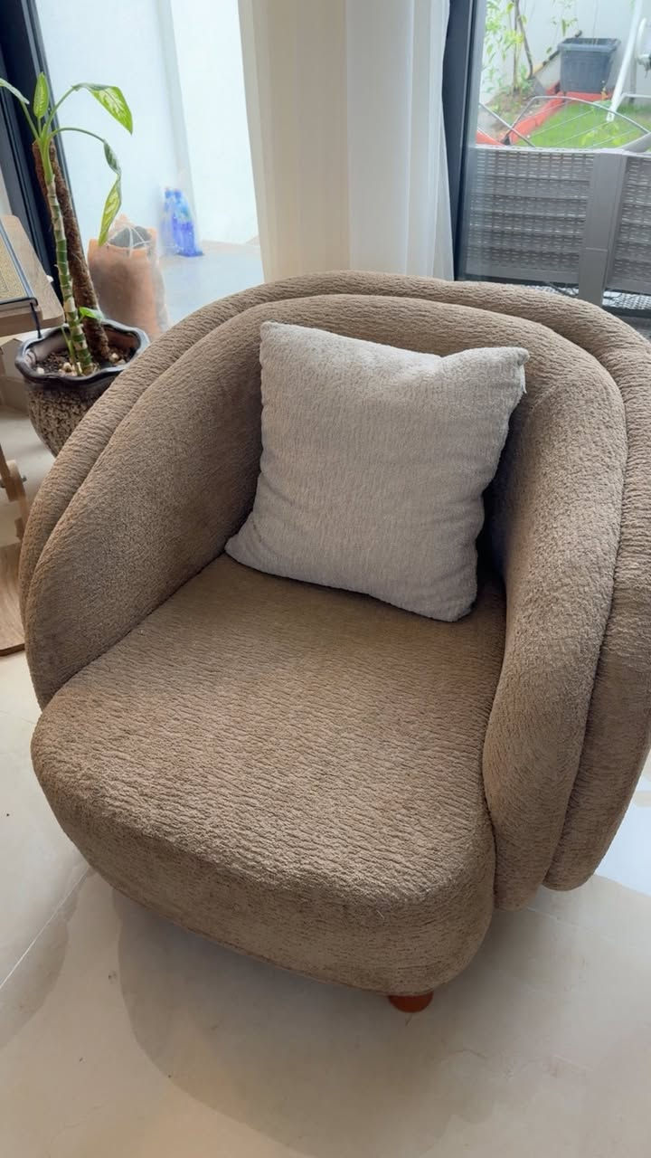 للبيع تخم خمس مقاعد من هوم سنتر  للاستفسار عن السعر *********** مجمع البدور السكني
