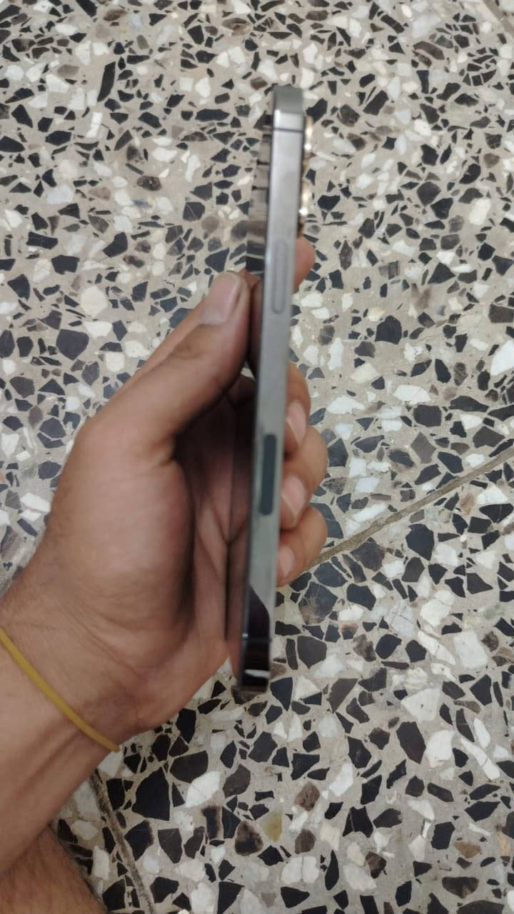 السلام عليكم أيفون 12برو ماكس ذاكره 512بطاريه 80مامبدل آي شي بيه نضيف ماداخل بيه تصليح شخط مابيه السعر 500. العنوان الشعب ***********
