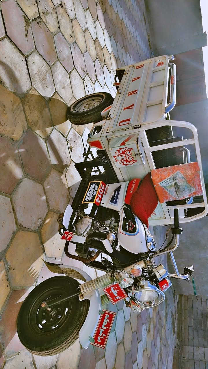 ستوته للبيع موديل 2014 اوراق مداور من الوكيل بسمي توها معمره مكينة جديدة ما مفتوحة برغي صارلها 10 أيام ستوتة جاهزه من طول لطول مكفولة شاصي كفالة محرك كفالة ما تذب عليها ربع وعلي شوفت عينك كله جديد شراي بيه خير ويدلل 1950 وبيها مجال مكان ناصرية مركز رقمي متواجد خاص ***********
