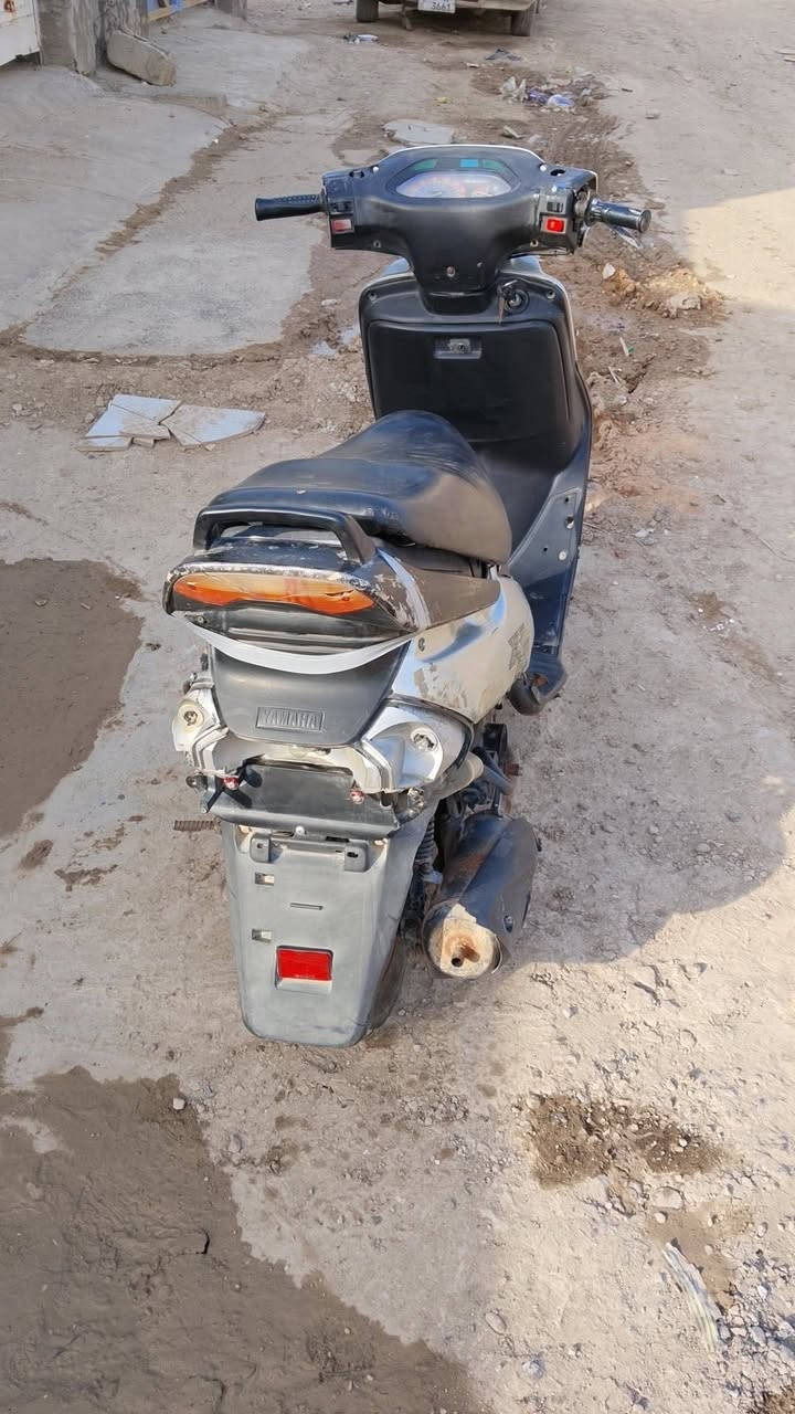 سلام عليكم عندي هاي الدراجه فراشه للبيع دراجة شغاله سلف وهندر كهربائيات شغاله ومكينتها خير من الله  عارضها 150 وبيها مجال حك الجيه***********
