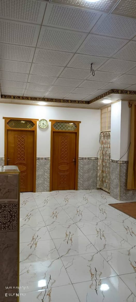 السلام عليكم
دار للبيع طابو زراعي سند25

 على شارع المطار الجديد عامود327

ماء كهرباء  تبليط الباب البيت

المساحه:150م

يحتوي على غرفتين ومناور 2 وصاله واستقبال ومطبخ وصحيات داخليه وخارجيه

للاستفسار الاتصال او واتساب 
***********
