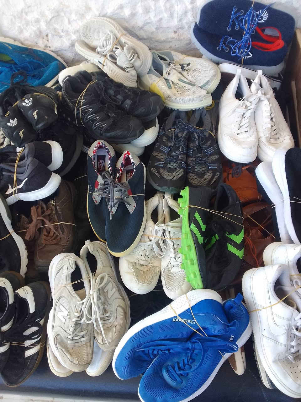 متوفر 150جوز رجالي اوروبي 
100بوت رياضة 
50 كندرة فيھا نسبة تب سايدر
3دنانيرررر الجوز
0779562101


**إذا كنت صاحب هذا الإعلان وتريد حذفه لأي سبب، رجاءا أرسل رسالة إلى الدعم الفني**