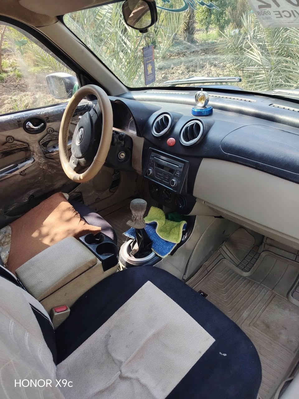 السلام عليكم ليفان 2012 سياره مقفوله صبغ بس بالدير بالدوسه سعر ب 38 وبيها مجال بسيط***********
