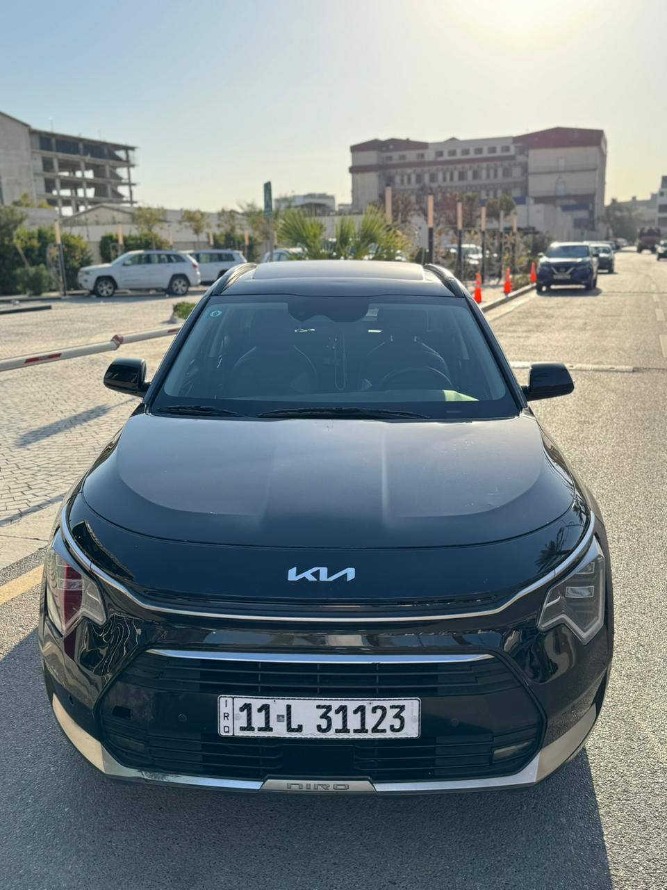 السلام عليكم
كيا نيرو بلكن  (هايبرد . كهرباء . شحن )موديل 2023 
 وارد امريكي 
السياره خير من الله نظافه وبيها مواصفات بعد احلا من السياره لون اسود شذرة 
السياره مرقمه وكامله رقم بغداد 
السياره حادثها بنيد  صبغ فقط بدون دواخل  
ماشيه: 30 الف ميل 
المواصفات 
كراسي تدفئه 
بصمه
اشاير بالمري 
كشنات جلد و مخمل 
ترحيب دخول 
.نظام ايكو وسبورت قياده
• شاشة كبيرة متصل 
• كاميرا خلفية
• حساسات خلفية 
• ⁠حساسات اماميه
 .اتو هولد
رادار امامي
• مانع تصادم
• محدد مسار
• تصحيح مسار
• مثبت سرعة
• مانع انزلاق
• بصمة تشغيل
• بصمة أبواب
• مري رادار
• نقطة عمياء
• شاحن وايرلس 
شاحنة بالكشانات 
• شاشة اعطال
• عداد ديجيتال متغير الوان
• اضوية امامية LED
• اضوية خلفية LED
• حساسات إضاءة
• إنارة تلقائية Auto
• نظام صوتي مميز 
• أوامر صوتية
• حساسات اصطدام
شفتات بلستيرن
تبريد قطعتين
قياده ذاتيه 
تشغيل عن بعد 
• بلوتوث
• مدخل USB + AUX
وبيها بعد مواصفات خير من الله
السعر 165 وبيهه مجال للشراي
لاستفسار ***********
