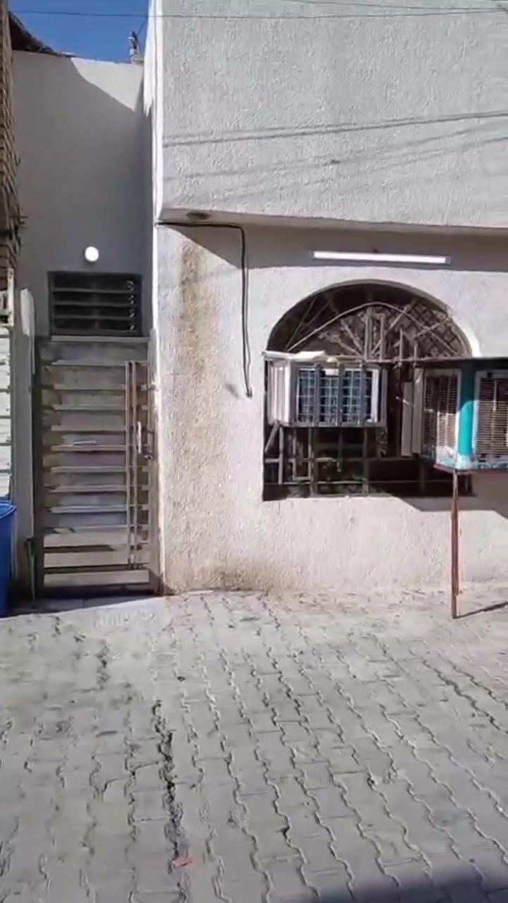 بيت للبيع في منطقة الدوانم. ببداية شارع ابو دراج ثاني فرع على اليسار ، مساحة البيت 50 متر طابق واحد غرفه ومطبخ واستقبال سعر البيت 40 مليون للتواصل على الرقم التالي *********** واتساب واتصال موجود
