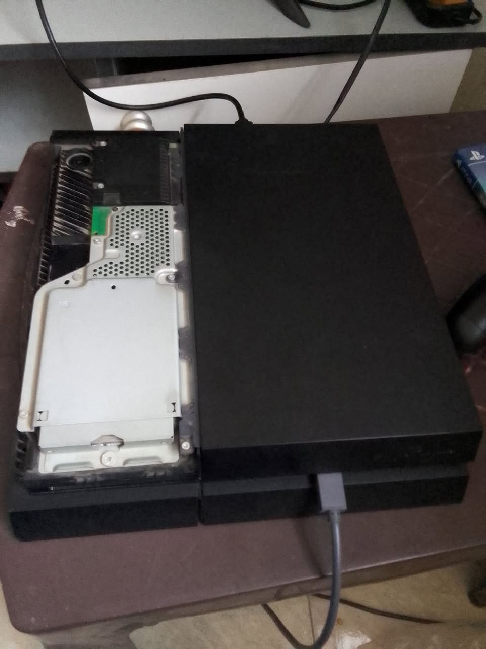 مراوسس***********
بلي 4 فات اونلاين نظيف لاداخل تصليح ولا مفتوح جهاز يجيك وياه دبل جويستك و واير بلي 4 واير HD
وياه قرص كول اوف ديوتي بلاك اوبس 3 مراوس بدراجة شعندك نزل
