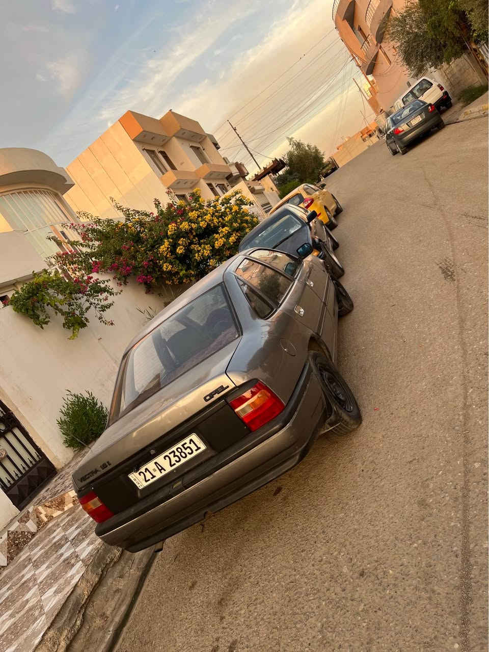 سلام عليكم 
اوبل فكترا للبيع 
موديل ١٩٩٠ 
محرك ١٨ 
كوبون بنزين 
بدون ضربه 
صبغها بلادي بس مسوين هلال 
رقم سليماني بشرط تحويل 
سياره نضيفه و جاهزه من كل نواحي 
لاستفسار  
***********
*********** كركوك, العراق
