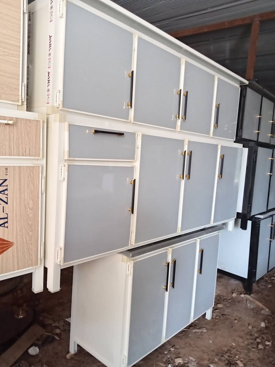 سلام عليكم كاونترات جدد للبيع واكو مراوس مع دفع الفرق العنوان كاطون رازي مزاد الريان  الاستفسار اكثر واتس اب ***********
