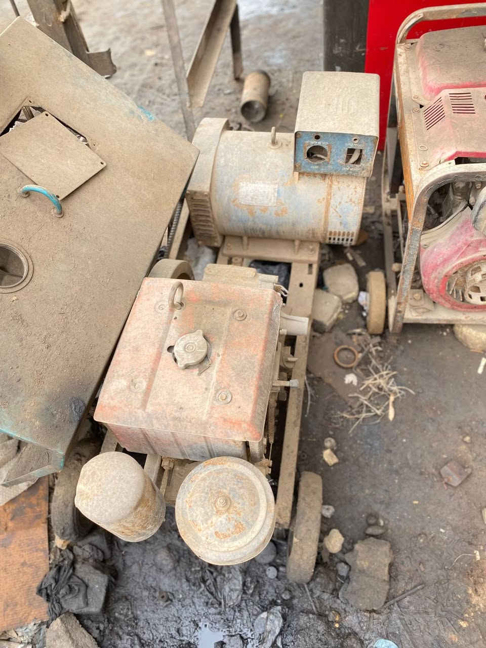 مولد فيتنامي 12.5 شغالة راس توليد 7.5 Kv مكان قضاء القرنه يم مركز الشرطه
رقم الهاتف ***********
