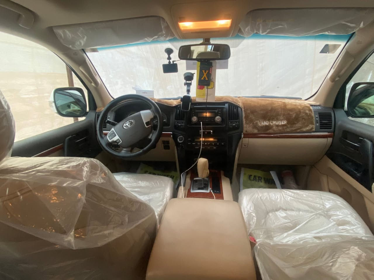 السلام عليكم
لاندگروز موديل 2014 GXR

فول مراصفات البريم معروف باب الاول 

السيارة بدون حادث بدون صبغ فقط شخطين صغار 
والباب الخلفي تعيار 

ماشية 121

سياره جديده مال جني تراي زيرو 

رقم بغداد الجديد 

مكفولة گير ومحرك 

السيارة قفل 395

مكان السيارة بغداد حي الجهاد التواصل على هذا الرقم 

***********
