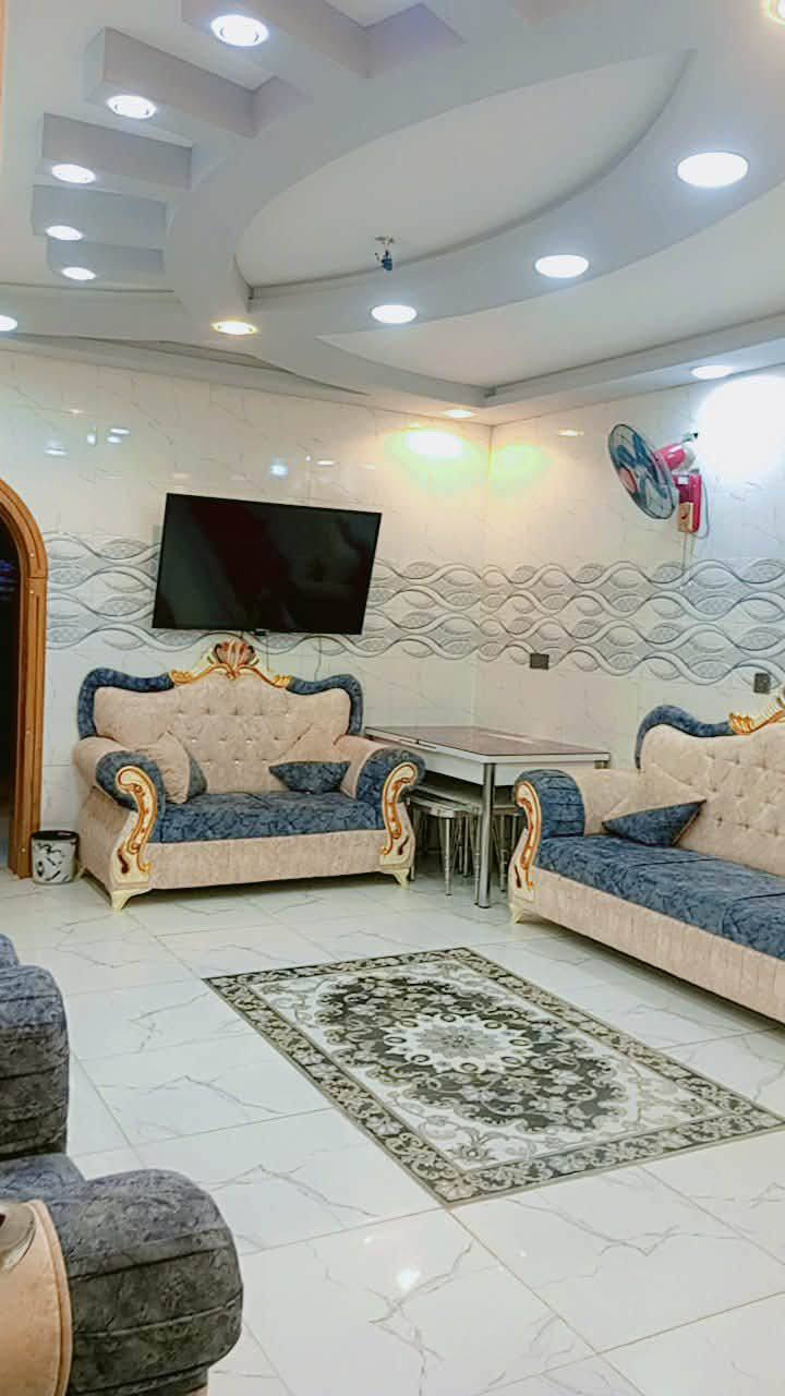 السلام عليكم بيت للبيع كربلاء حي العسكري شارع المذخر قطاع 17 خلف التجاري طابو صرف المساحه 200متر للاستفسار خاص او الاتصال بالرقم ***********
