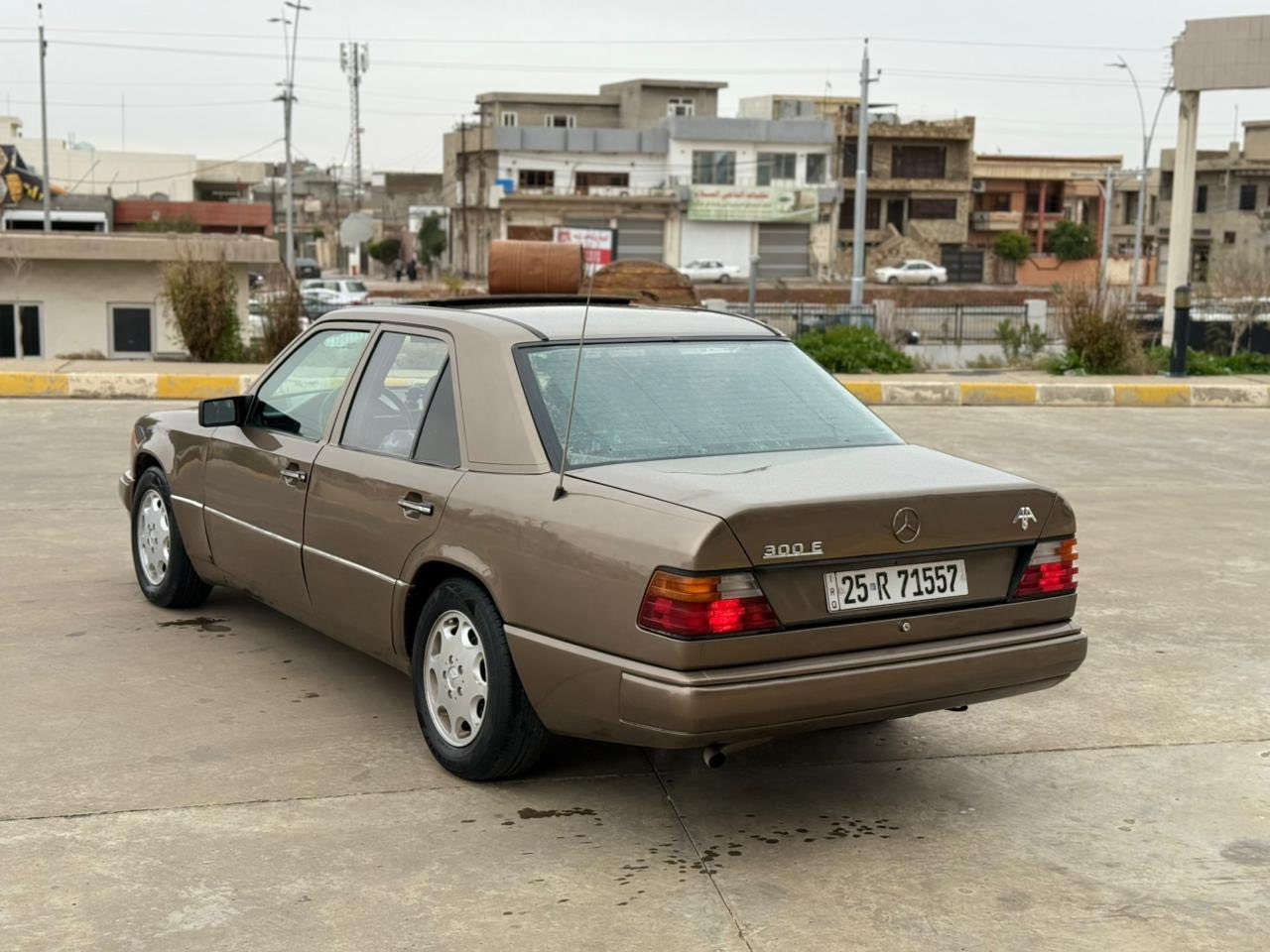 للبيع مارسدس دب موديل 1988محدث92 محرك محور بطه 2500ديلكو تبريد تدفئه شغال رقم كركوك دولي سنويه مشروع وطني بسمي سياره صبغ عام للجمالي بدون ضربه بدون خياس قاعده دبل واحد مصلح تصليح درجه اولى سياره جاهزه بدون نواقص سعر 64بي مجال***********مكان سياره كركوك
