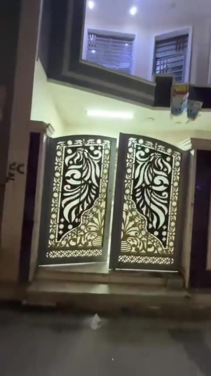 البيع مساحة 100 واجهة 6.5 سته ونص نزال 14 متخلين ستقبال مطبخ غرفه نوم حمام  طابق ثاني 2 غرف نوم 🛌 وخدمات حمام  
المكان حي الربيع منطقت حي البساتين
***********
