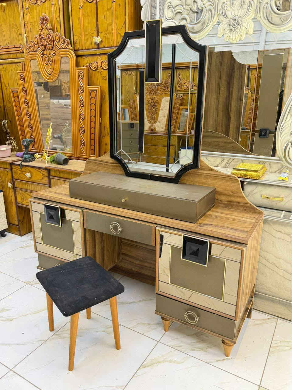 ***********🦋🦋غرفه تركيه ثقيله ويا التوصيل والشد واصل كل منأطق بغداد
