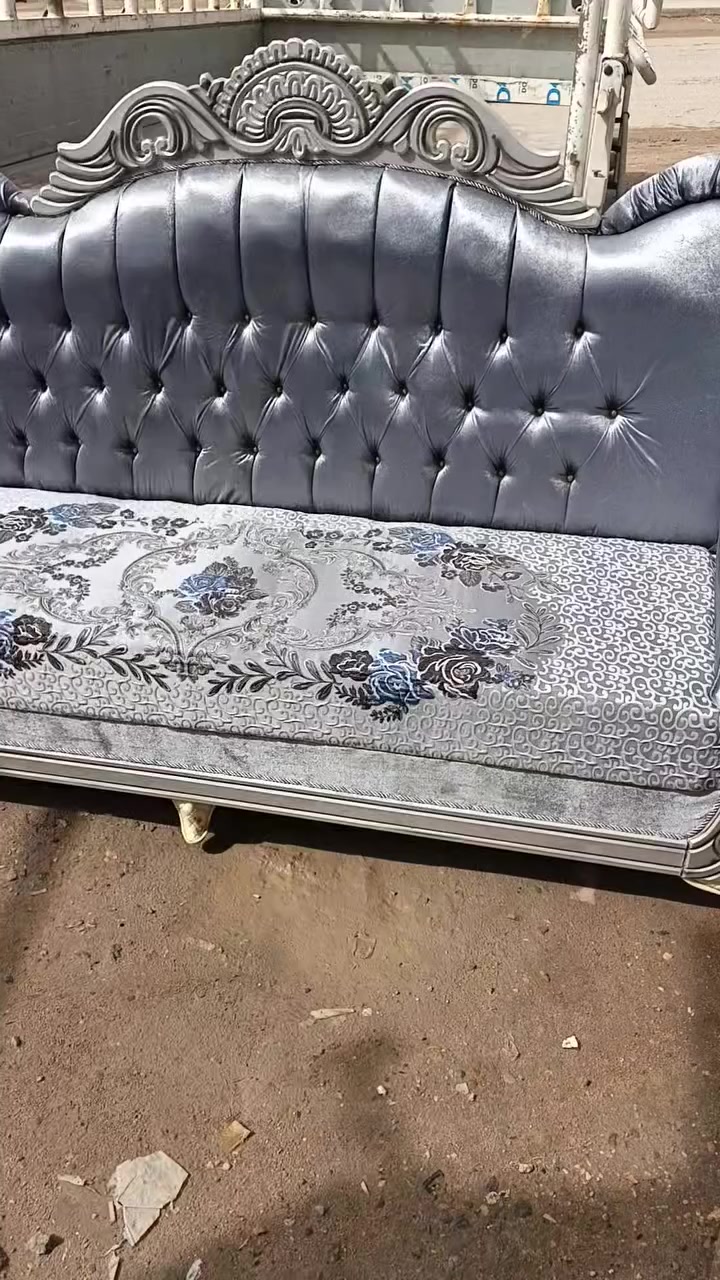 ***********
تخم ملكي ابو التاج ١٠ نفرات زلغ مابيه حيل نظيف محد كاعد عليه واكو توصيل الي باب بيتك عدنه توصيل الي
