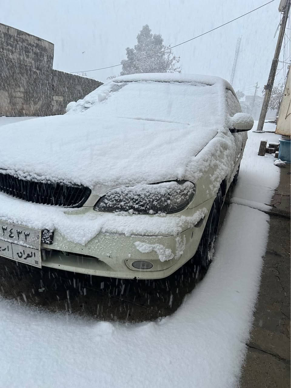 ماکسیما ٢٠٠٢ بۆ فرۆشتن یا گۆڕینەوە 
گێڕ و مەکینە و تەبریت بە شەرت 
سەنەوی ٤ مانگە بەسەر چوە 
جەمپی پێشی لای سەکن هەیە بەتانەی عەزێتی نەبوە 
٤ وەرەقە غرامەی لەسەرە 
بەشەرتی بەناو کردن 
ژم *********** كويسينجاك, أربيل
