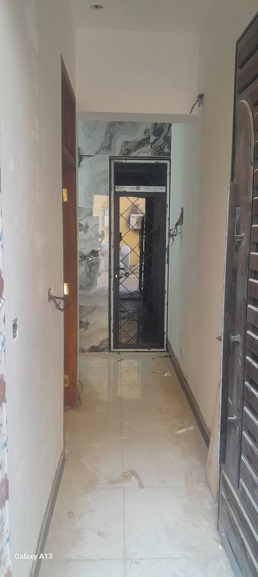 دار للبيع المساحة ٥٤م الواجهة ٥،٥٠م زيونة محلة ٧١٠ قرب مدرسة الجواهري للإستفسار *********** *********** اربع طوابق اربع حمامات خمس غرف نوم وصالة ومطبخ
