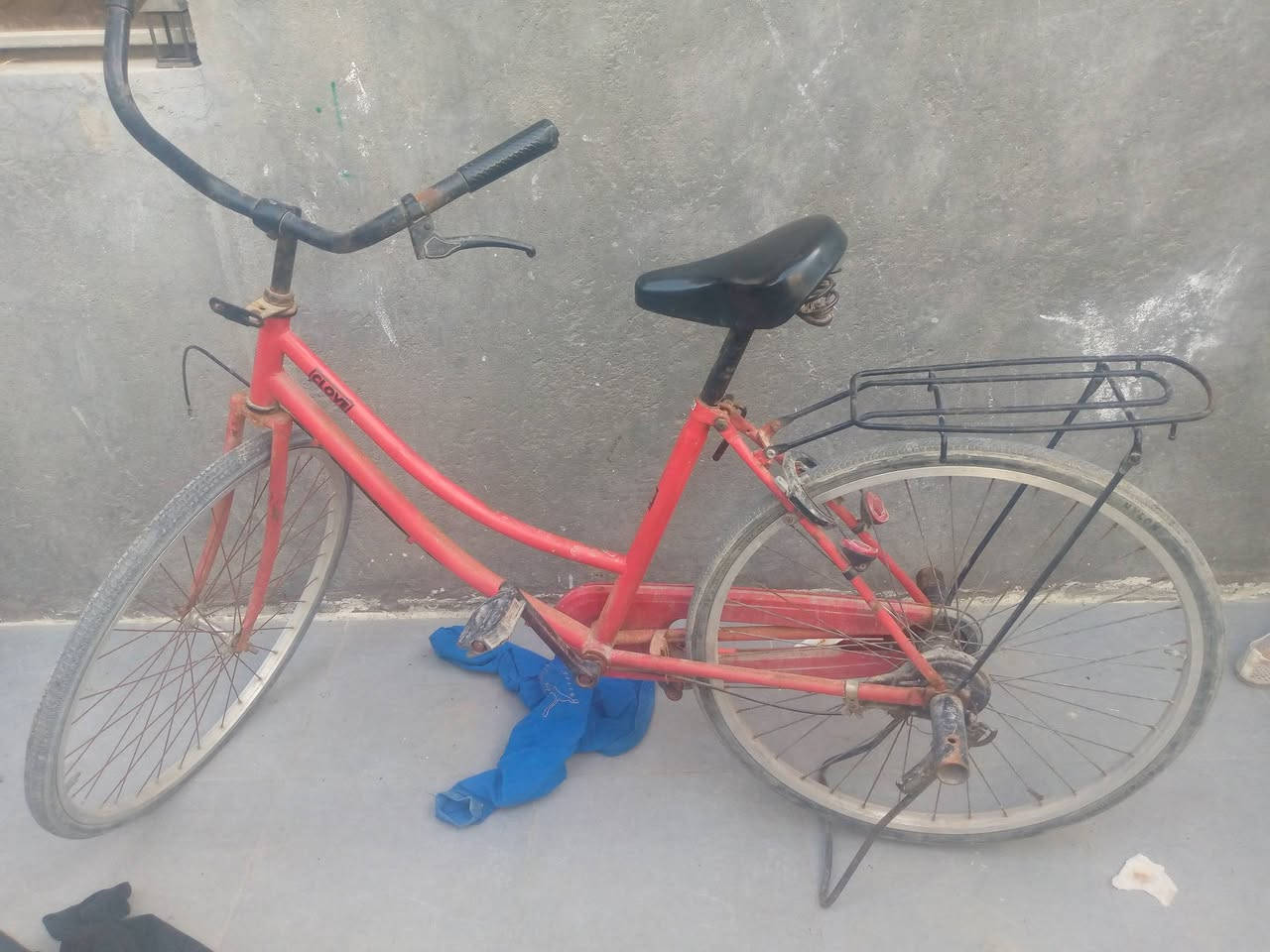 السلام عليكم بايسكل للبيع بسعر 40وبيه مجال بريك تربطه وچوب الرقم: ***********
