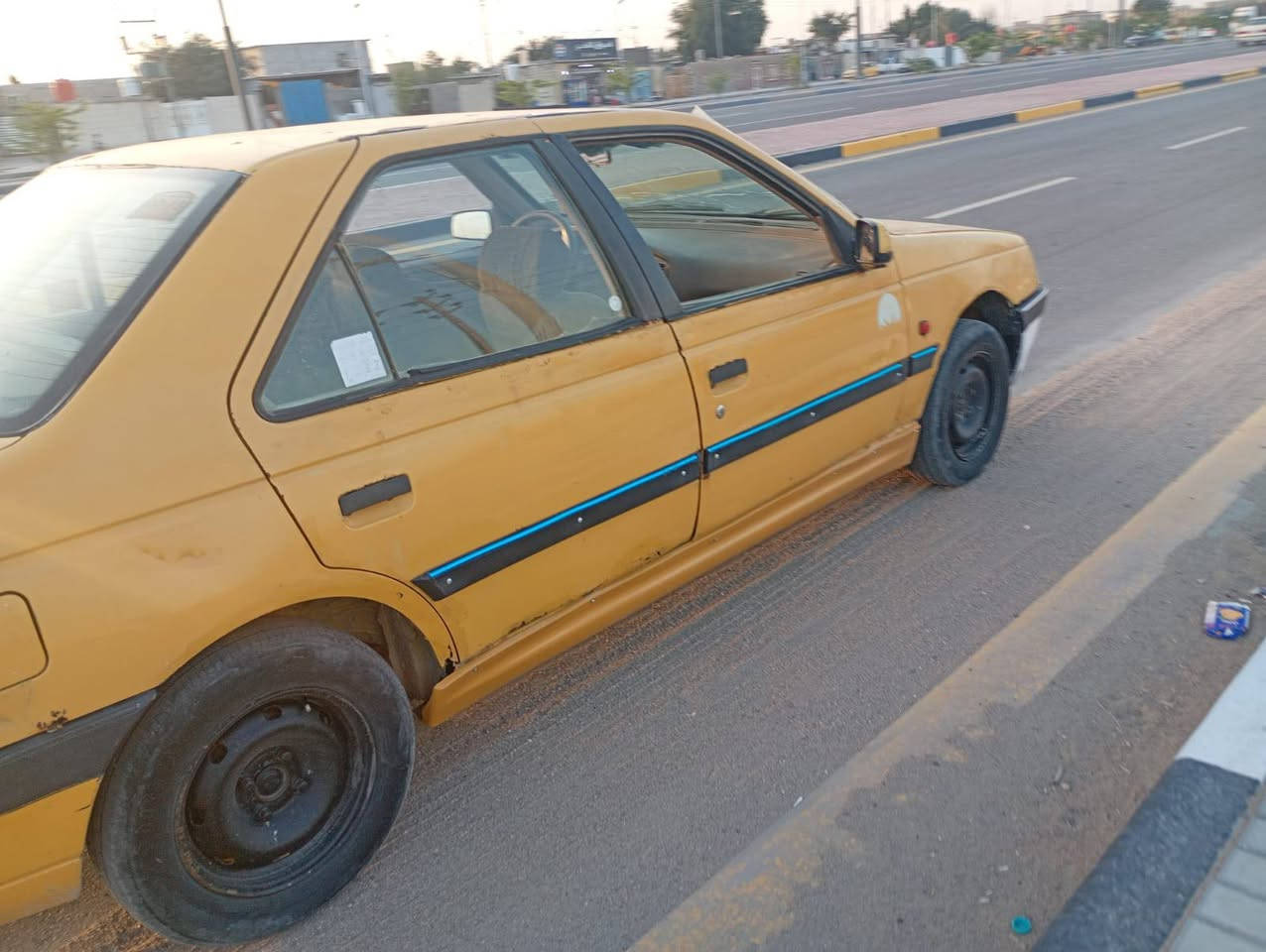 سلام عليكم عندي سياره بيجو 405 ترايك لبغداد سنويه منتهيه راعيها ضاع رقمه من عندي   هوة جان يريد تحويل بس رقمه ضاع تكدر طلعه وتلكاه موجود سعره 17 قفل عنوان البصرة الحيانيه للاستفسار الاتصال على الرقم *********** البصرة, العراق
